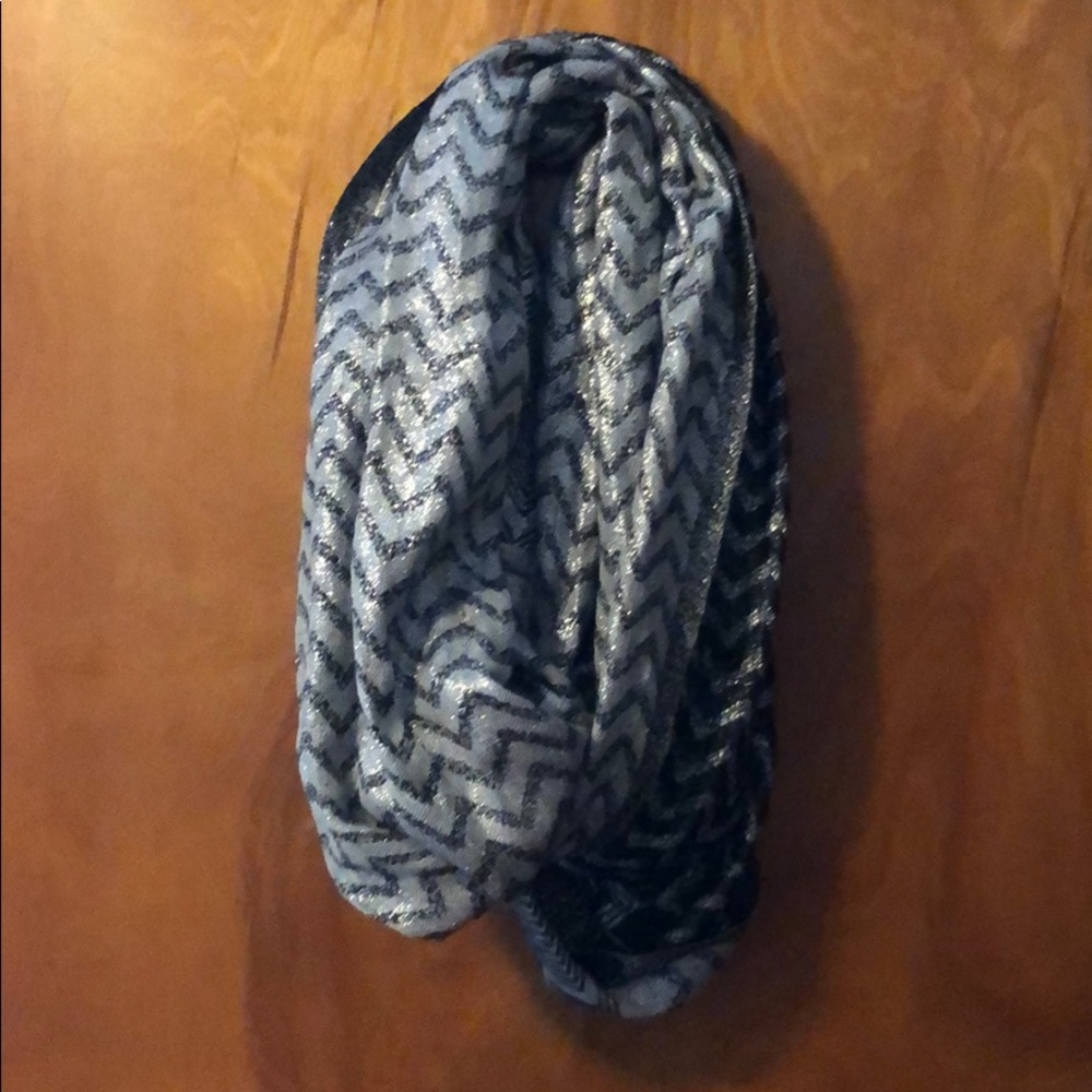 Reversible scarf